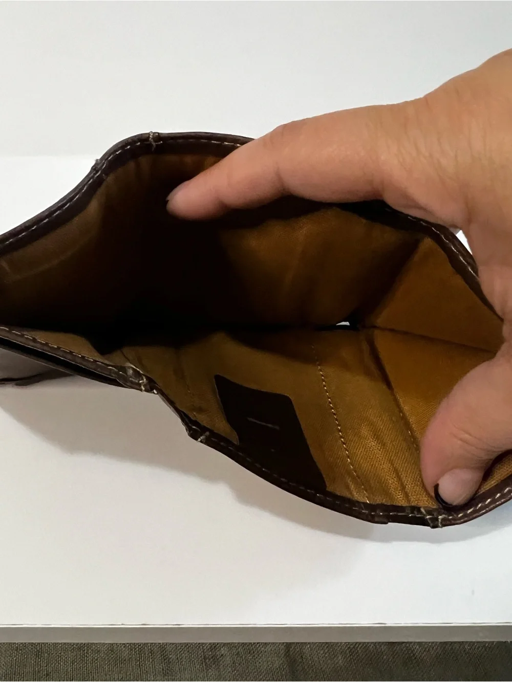 Carhartt Brown Genuine Leather Trifold Wallet Men’s Rugged Workwear